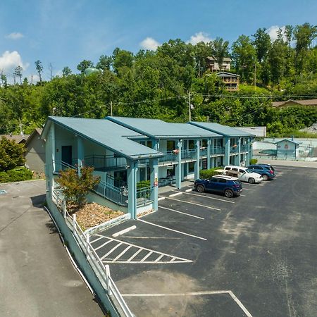 Country Town N' Suites Gatlinburg Exterior photo