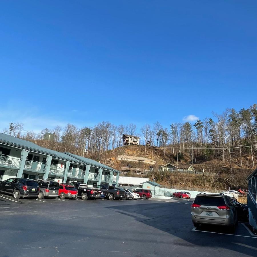 Country Town N' Suites Gatlinburg Exterior photo