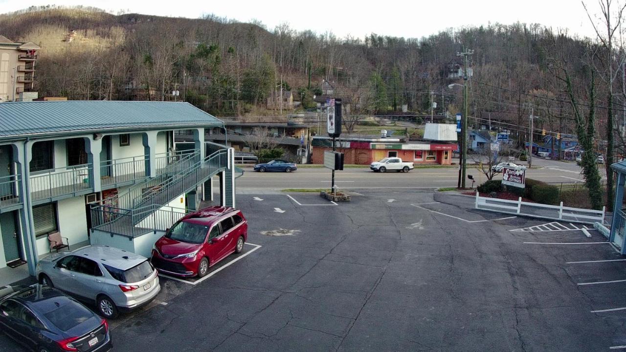 Country Town N' Suites Gatlinburg Exterior photo