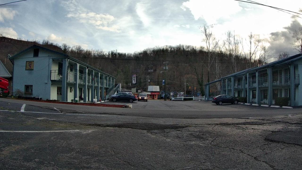 Country Town N' Suites Gatlinburg Exterior photo
