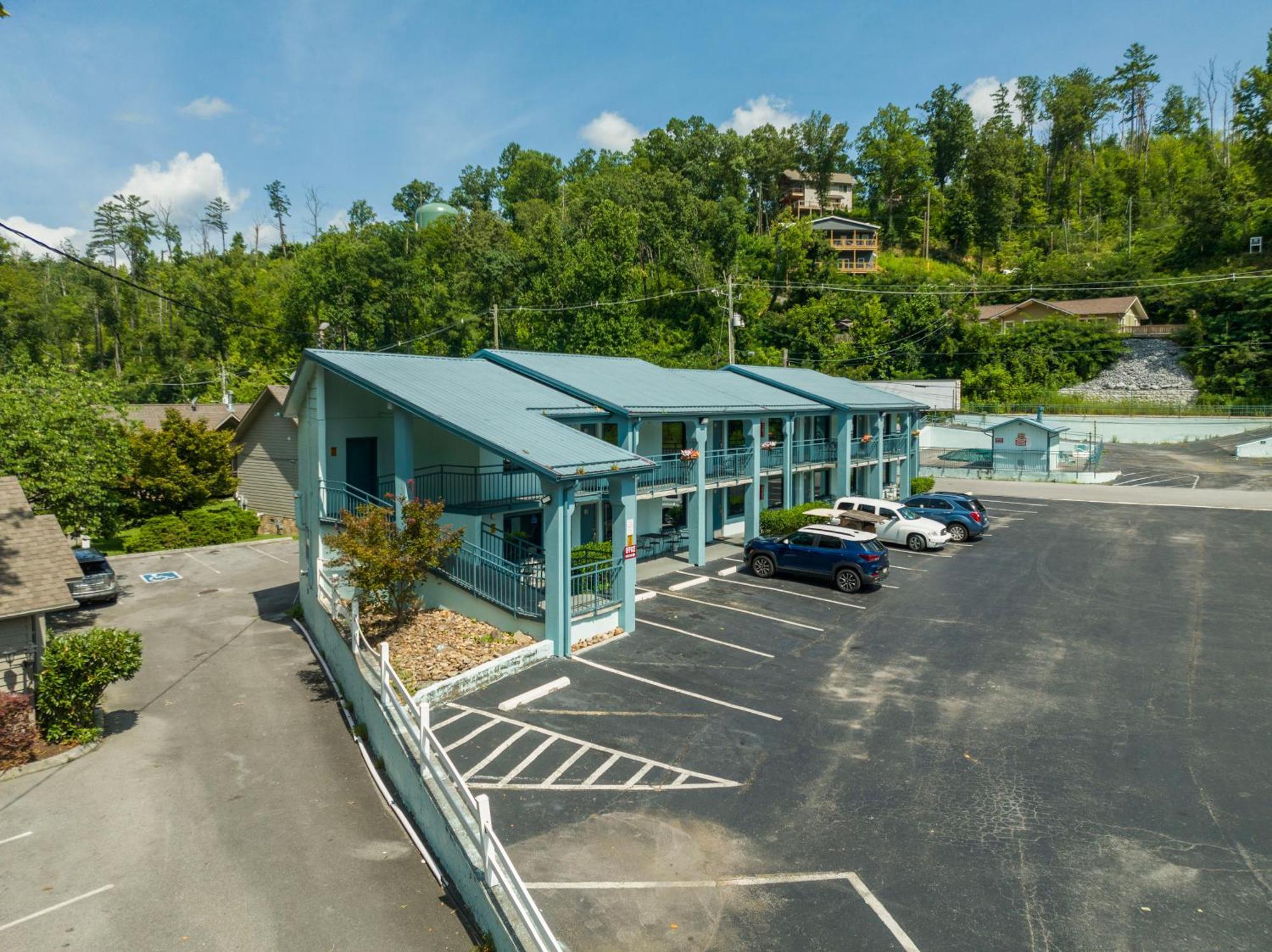 Country Town N' Suites Gatlinburg Exterior photo